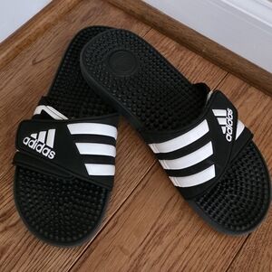 Adidas Adissage Slides – Size 9 – Unisex